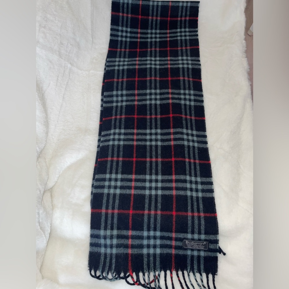Authentic Nova Check Burberrys Lambs Wool Scarf - Picture 3 of 3